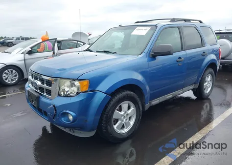 2009 Ford Escape Xlt z USA, uszkodzony, nr VIN 1FMCU03799KA87582
